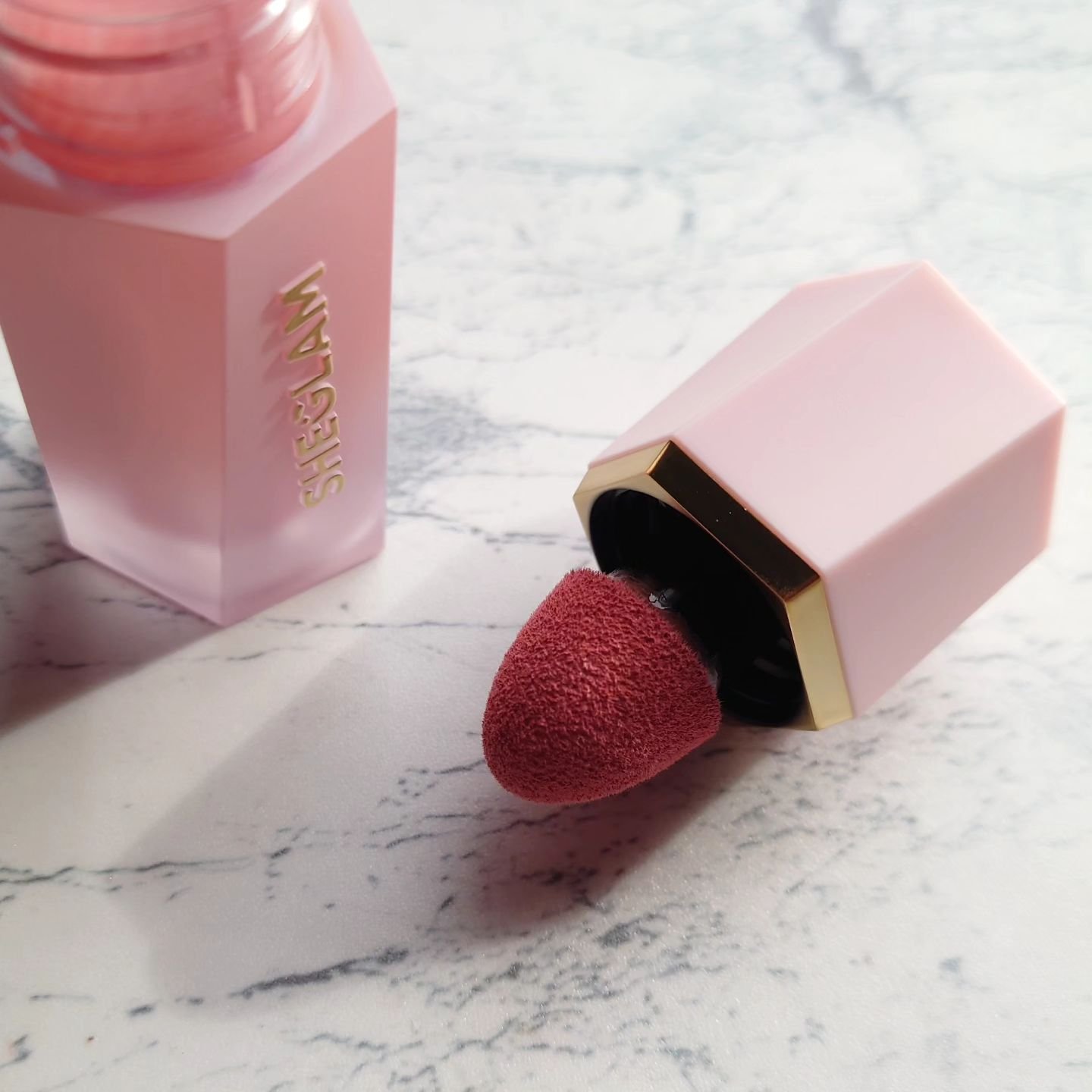 シーグラム カラーブルーム リキッドブラッシュ ラブケーキ(Love Cake)/SHEGLAM/リキッドチークを使ったクチコミ（2枚目）