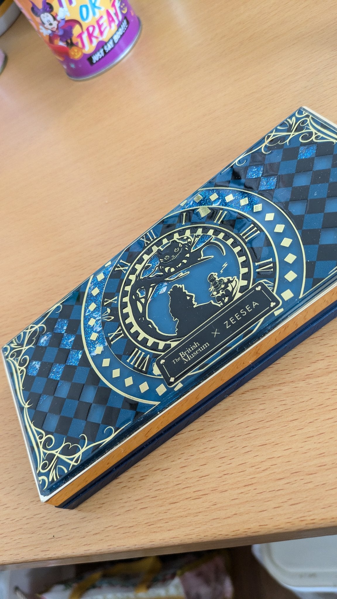 アリスドリームランドシリーズ 12色アイシャドウパレット(ZEESEA×大英博物館)/ZEESEA/アイシャドウパレットを使ったクチコミ(1枚目)