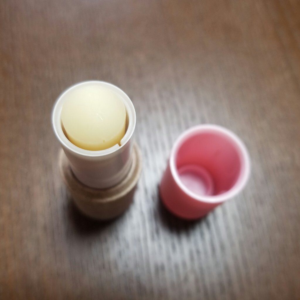 オーガニック リップバーム スイートアーモンドの香り/クナイプ/リップケアを使ったクチコミ(2枚目)