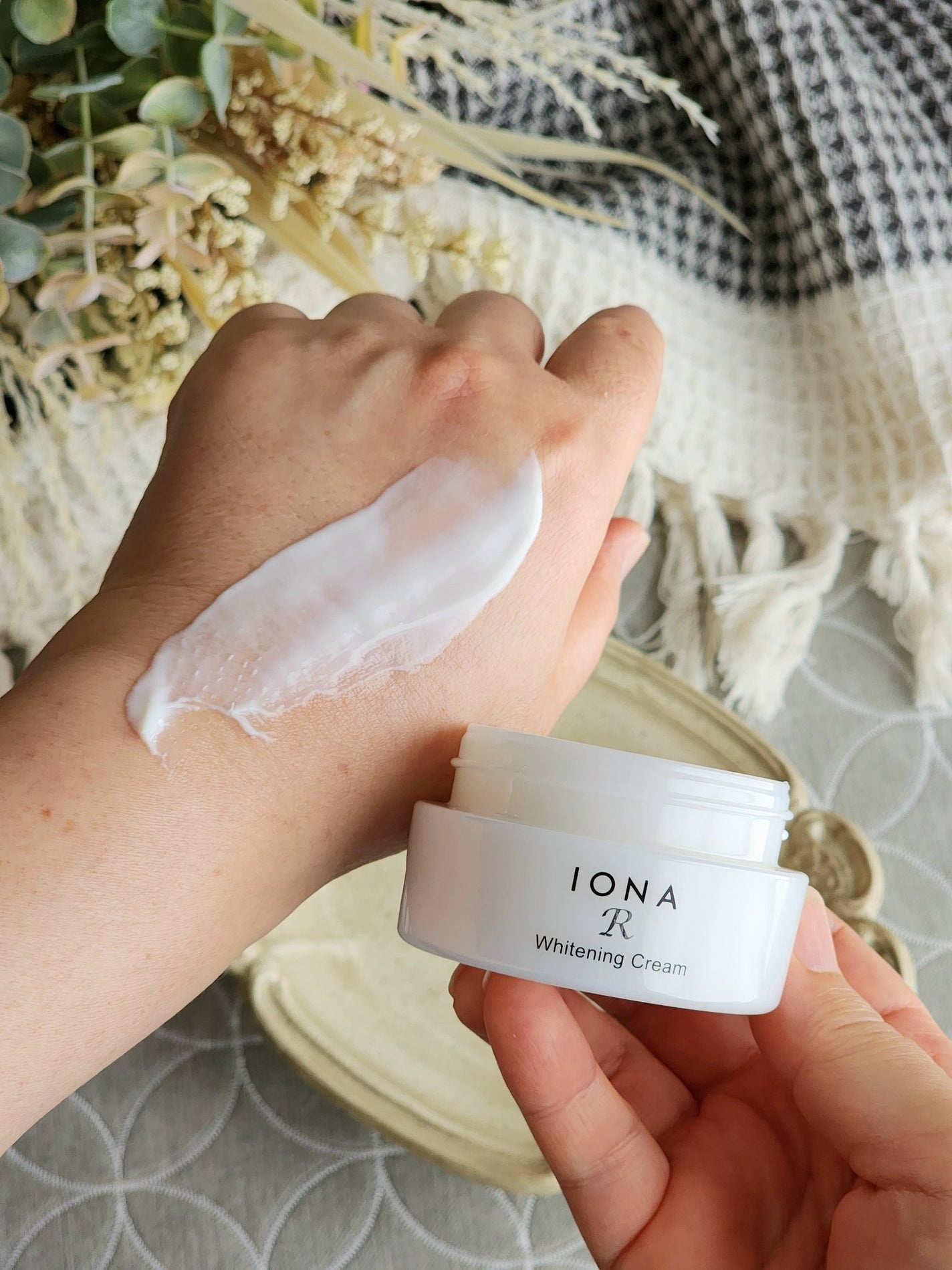 ホワイトニング クリーム/イオナR (イオナアール)/フェイスクリームを使ったクチコミ(2枚目)