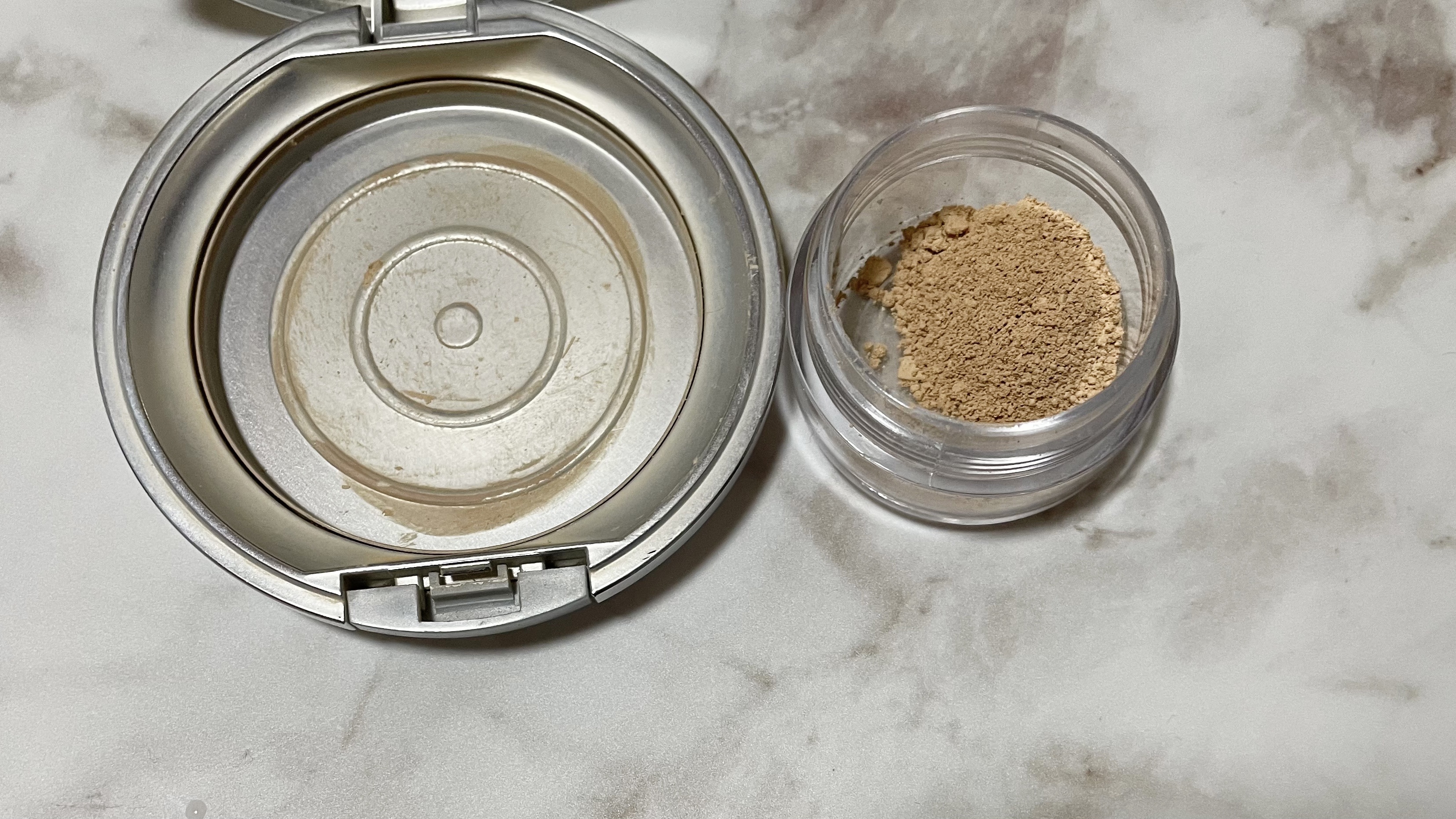 スポンジ付きチーク容器/DAISO/その他化粧小物を使ったクチコミ（3枚目）