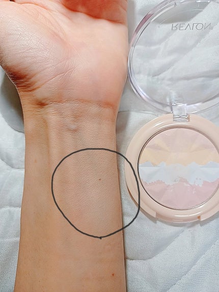 レブロン ルーセント フィニッシュ パウダー 002 シアー ピーチ/REVLON/プレストパウダーの画像