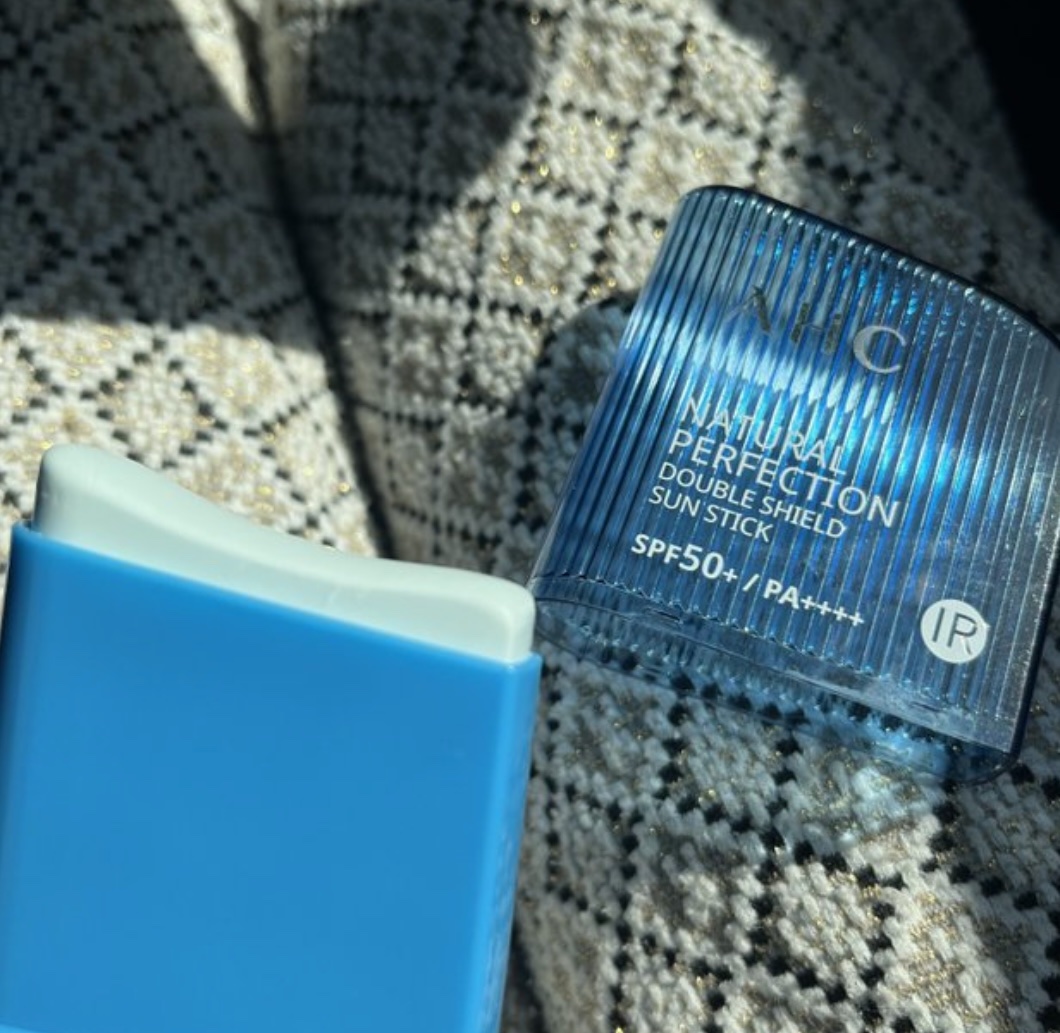 AHC  ナチュラルパーフェクションフレッシュサンスティックのクチコミ「AHC ステックUV使い切りレビュー‼️

これは、ほんとに
塗ったから塗ってないか
わからな.....」（3枚目）