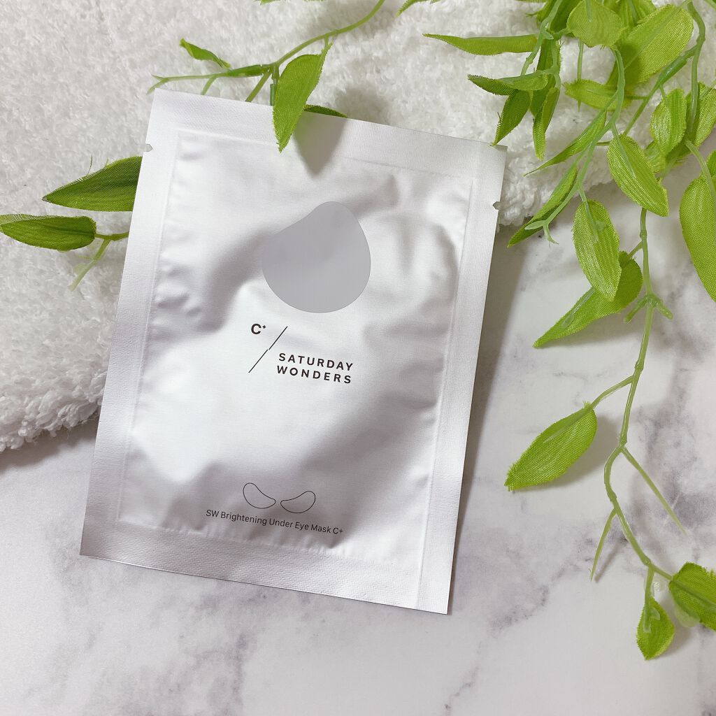 Saturday Wonders ブライトニング目元パックC＋のクチコミ「美容液そのものをたっぷり贅沢にしみ込ませた目元パックシート、SWブライトニング目元パックCをお.....」（1枚目）