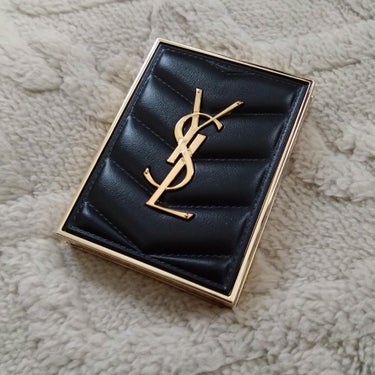 【まぶたにダイヤモンド💎】

ーーー商品ーーー
YVES SAINT LAURENT BEAUTE　クチュール ミニ クラッチ
#400　バビロン ローズ
9,900円（税込）

A.「ルミナスカラー」