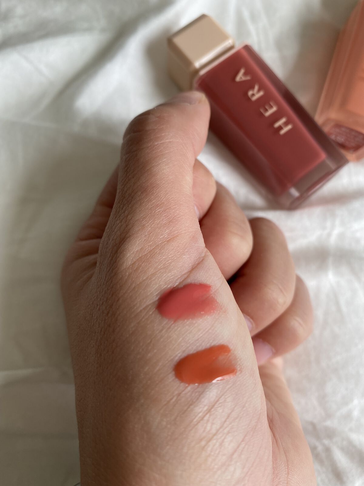 お気に入りのリップ
サロン用に買い足しました♪


__________

HERA
センシュアルスパイシーヌードグロス
432　No Hustle
____________


プランパー効果でプルプルになるこのリップ
淡い発色で赤ちゃん