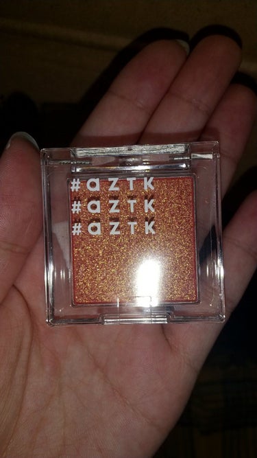 aZTK シングルアイシャドウ06(ピンクダイヤモンド)


を購入しました！！

私、オレンジシャドウ好きなんですよぉ…笑(唐突)
なので買いました！(安直)

見たまま発色との事だったんですけど、そ