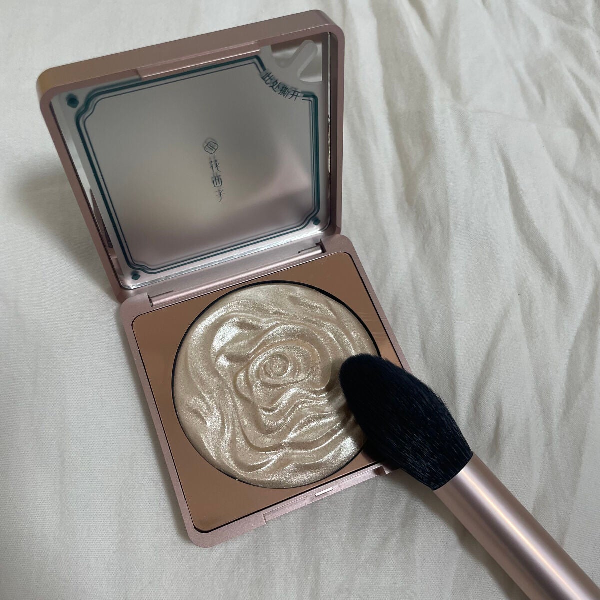 双花彫刻 ハイライト/花西子/パウダーハイライトを使ったクチコミ(1枚目)