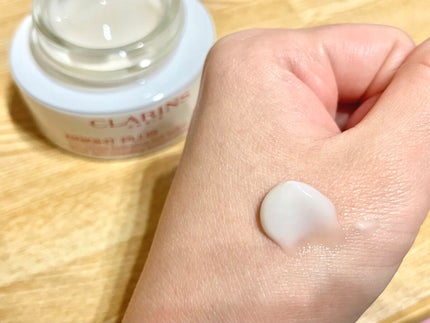 CLARINS ブライトプラス モイスチャライジングジェルクリームのクチコミ「CLARINS
ブライトプラス モイスチャライジングジェルクリーム
ビタミンC誘導体と植物由.....」(2枚目)