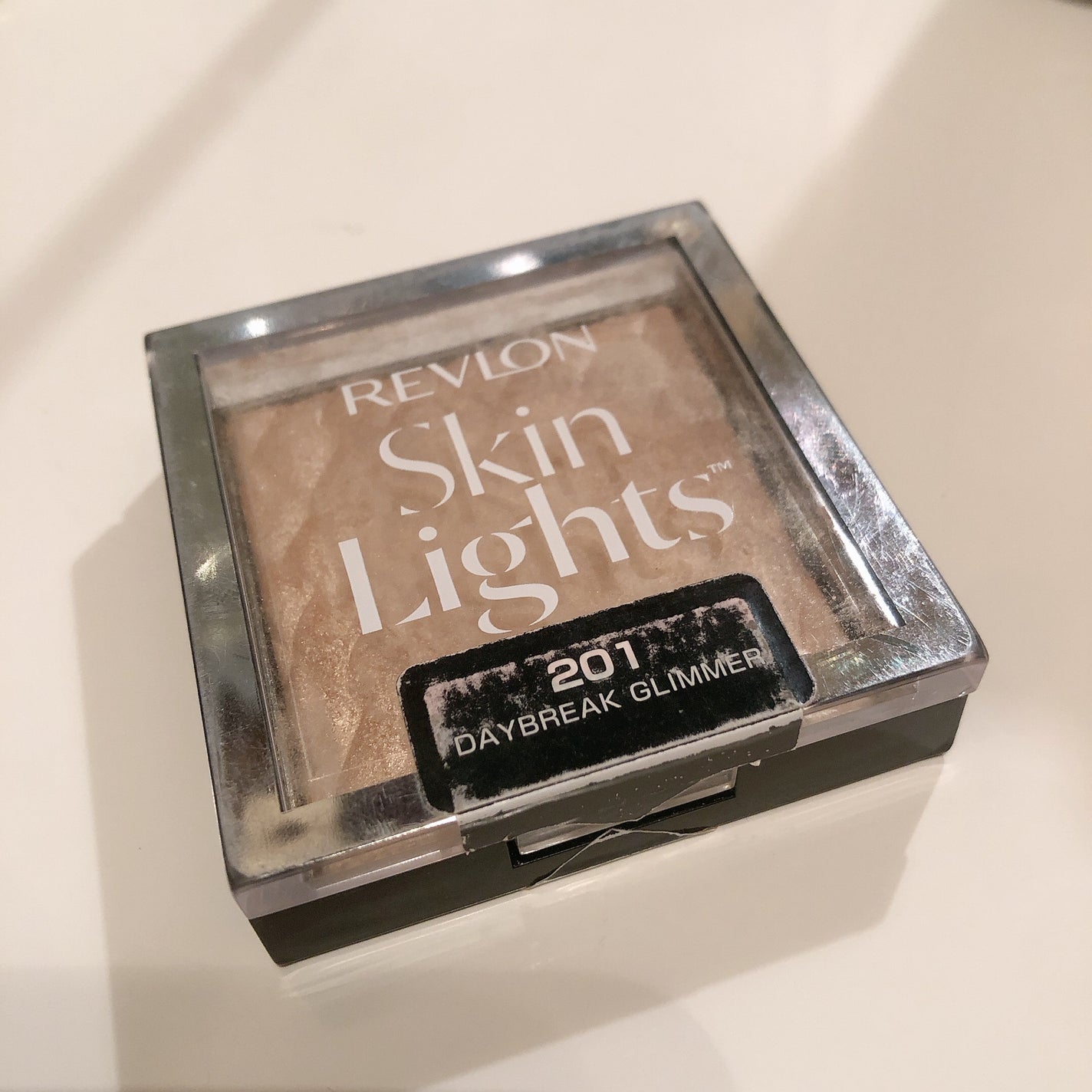 スキンライト プリズマティック ハイライター/REVLON/プレストパウダーを使ったクチコミ(1枚目)