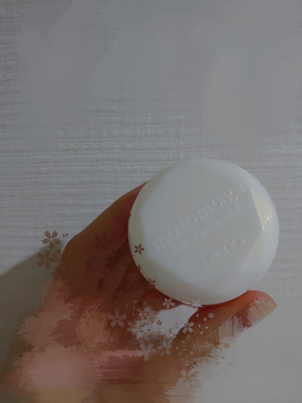 «マトメージュ まとめ髪スティック型ワックス»
ホワイトフローラルブーケの香り

友達が使ってるの見てて、すごい気になったので買ったものです○
最近髪の毛お団子にする機会が増えて、アホ毛がすごい目立つのが嫌になってきたので、使ってみたところ