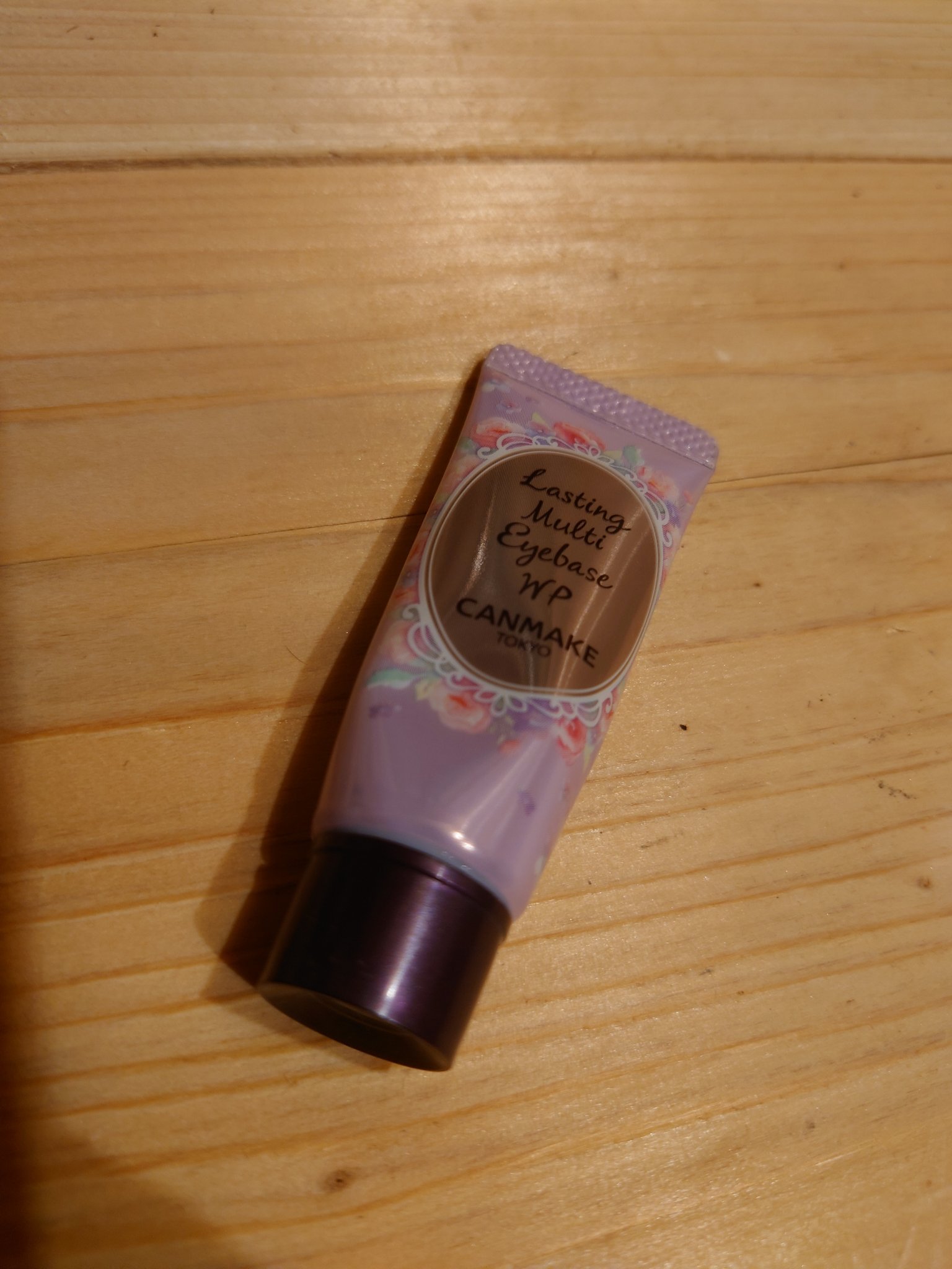 【使った商品】キャンメイク　ラスティングマルチアイベース WP　01フロスティクリア
奥二重なのでアイシャドウが二重線にたまるのが嫌で購入。
もう15年近く、パケが白地に黒文字だった頃からリピートしてます！

【使用感】
ペタペタする
テク