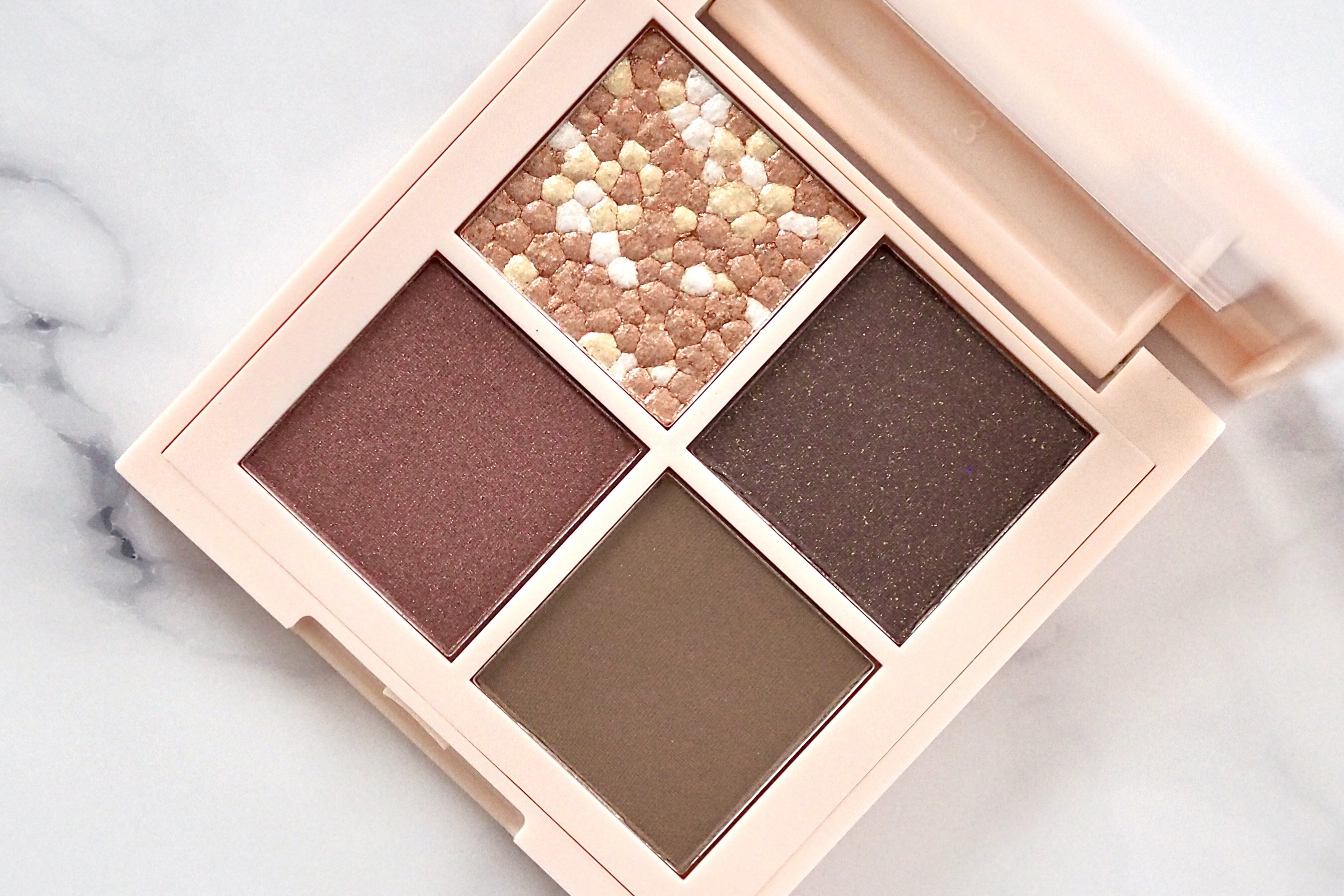 レブロン ダズル アイシャドウ クアッド/REVLON/アイシャドウパレットを使ったクチコミ（3枚目）