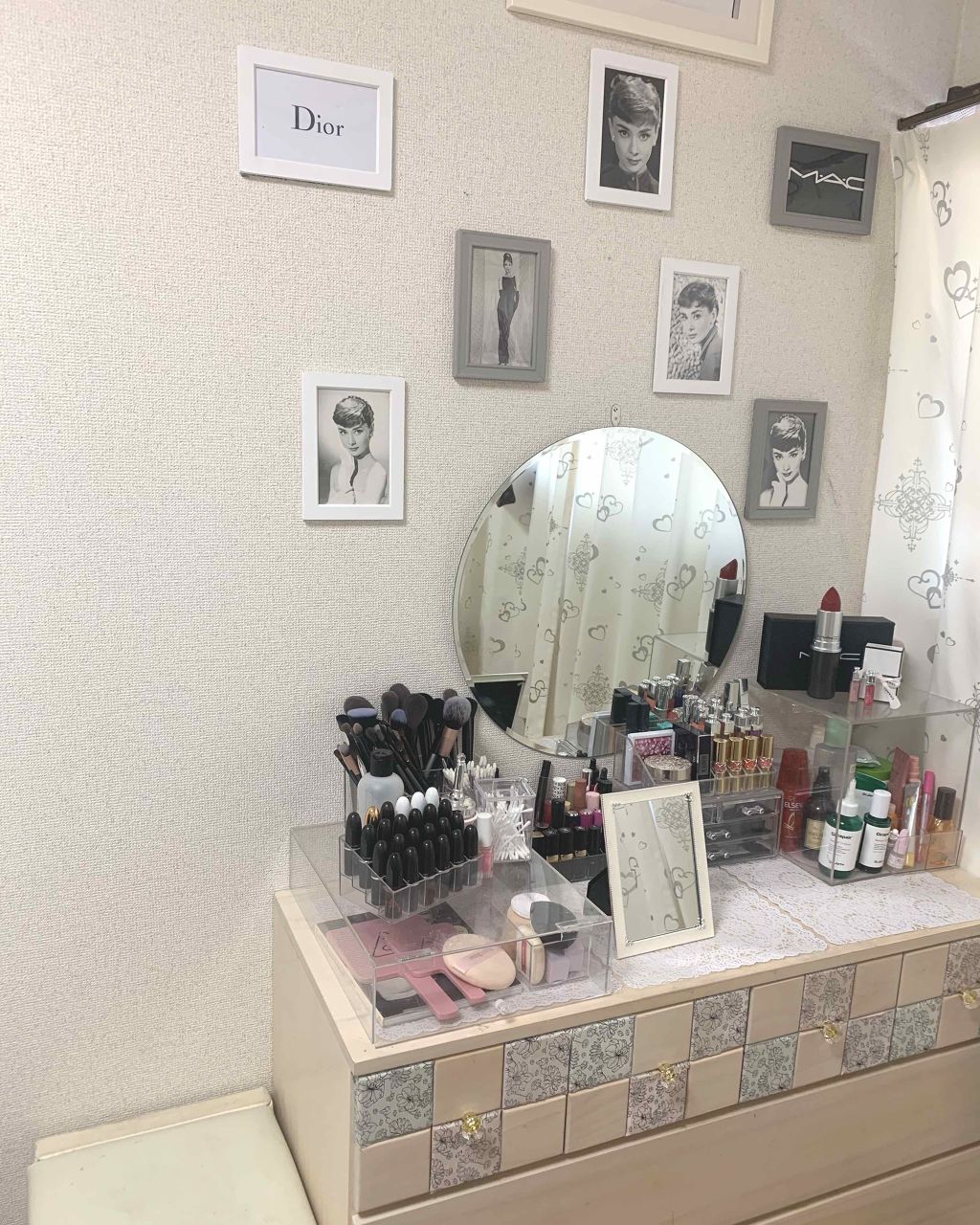 Mi on LIPS 「コスメ収納です!特にドレッサーじゃ収納が足りないと思い近所の家..」(1枚目)