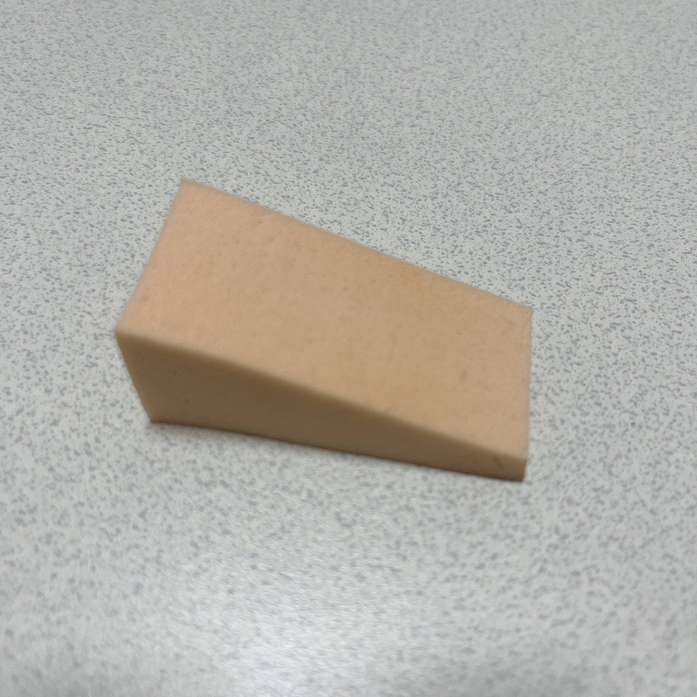 バリュースポンジN ウェッジ型タイプ 30P/ロージーローザ/パフ・スポンジを使ったクチコミ(1枚目)