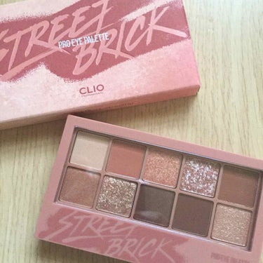 CLIO 
プロ アイ パレット
04  STREET BRICK

めっちゃ流行ってるクリオのパレットをやっとGETしました！！

使ってみた感想！！

まず捨て色がないですよね！全部いい色で可愛い色