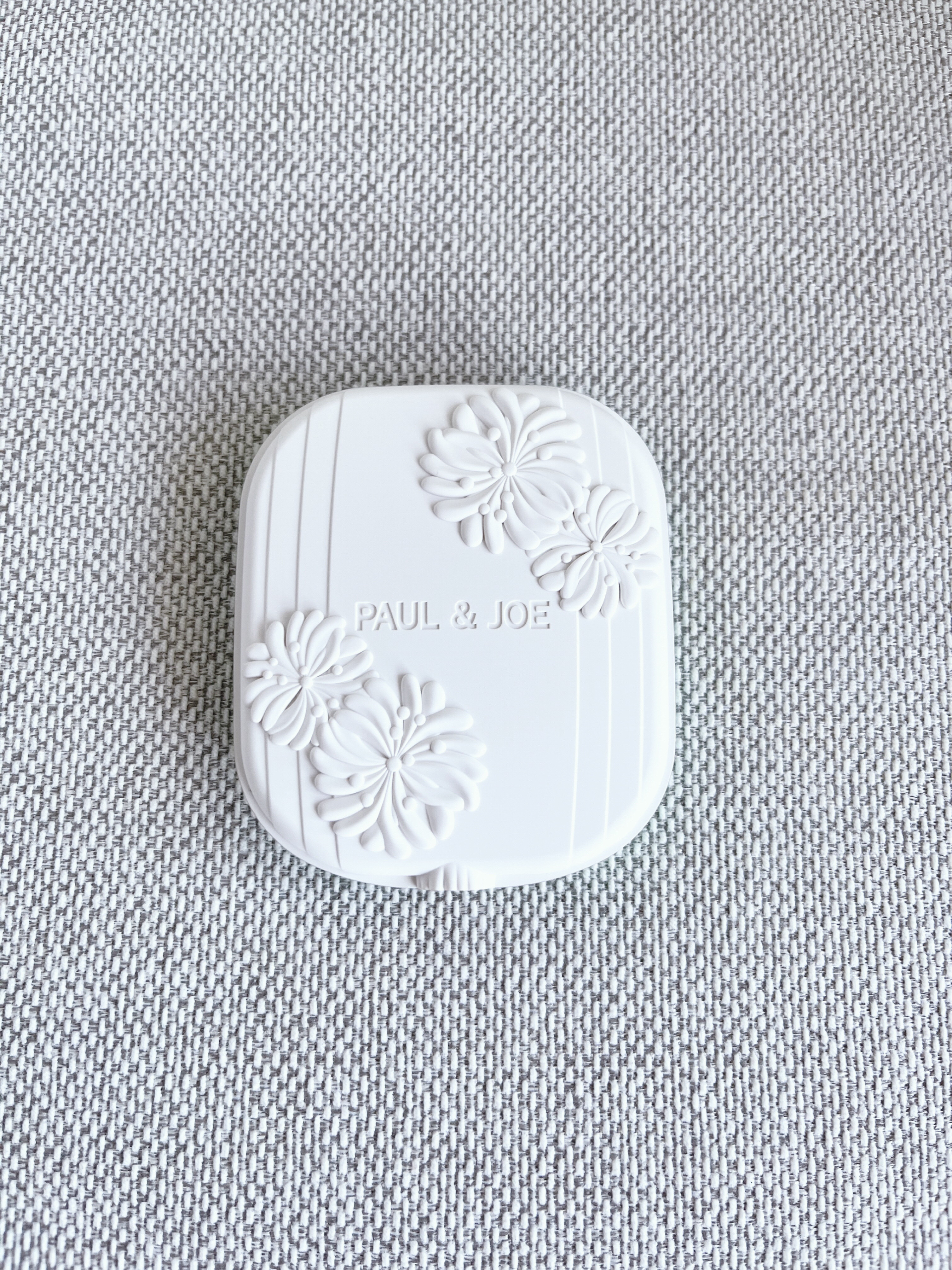 ポール ＆ ジョー アイデザイン パレット 01 カフェテラス/PAUL & JOE BEAUTE/アイシャドウパレットを使ったクチコミ（2枚目）