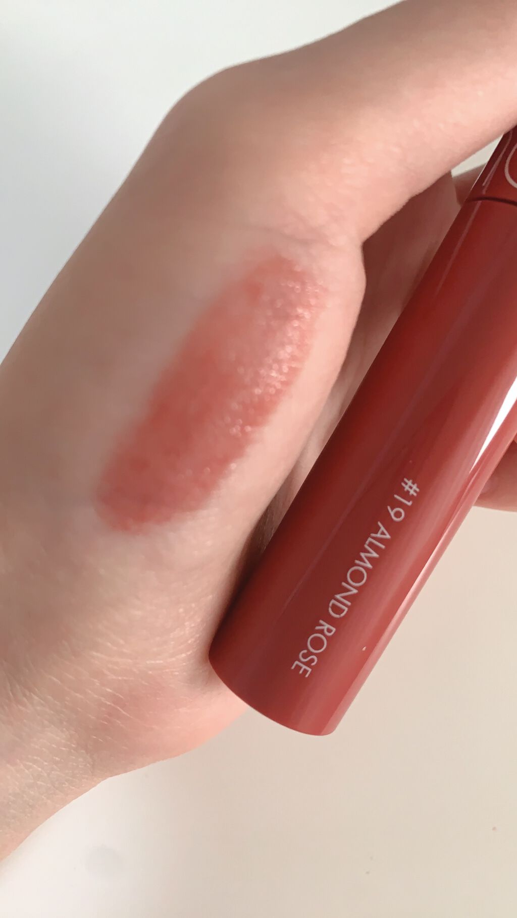 ジューシーラスティングティント/rom&nd/リップティントを使ったクチコミ（2枚目）