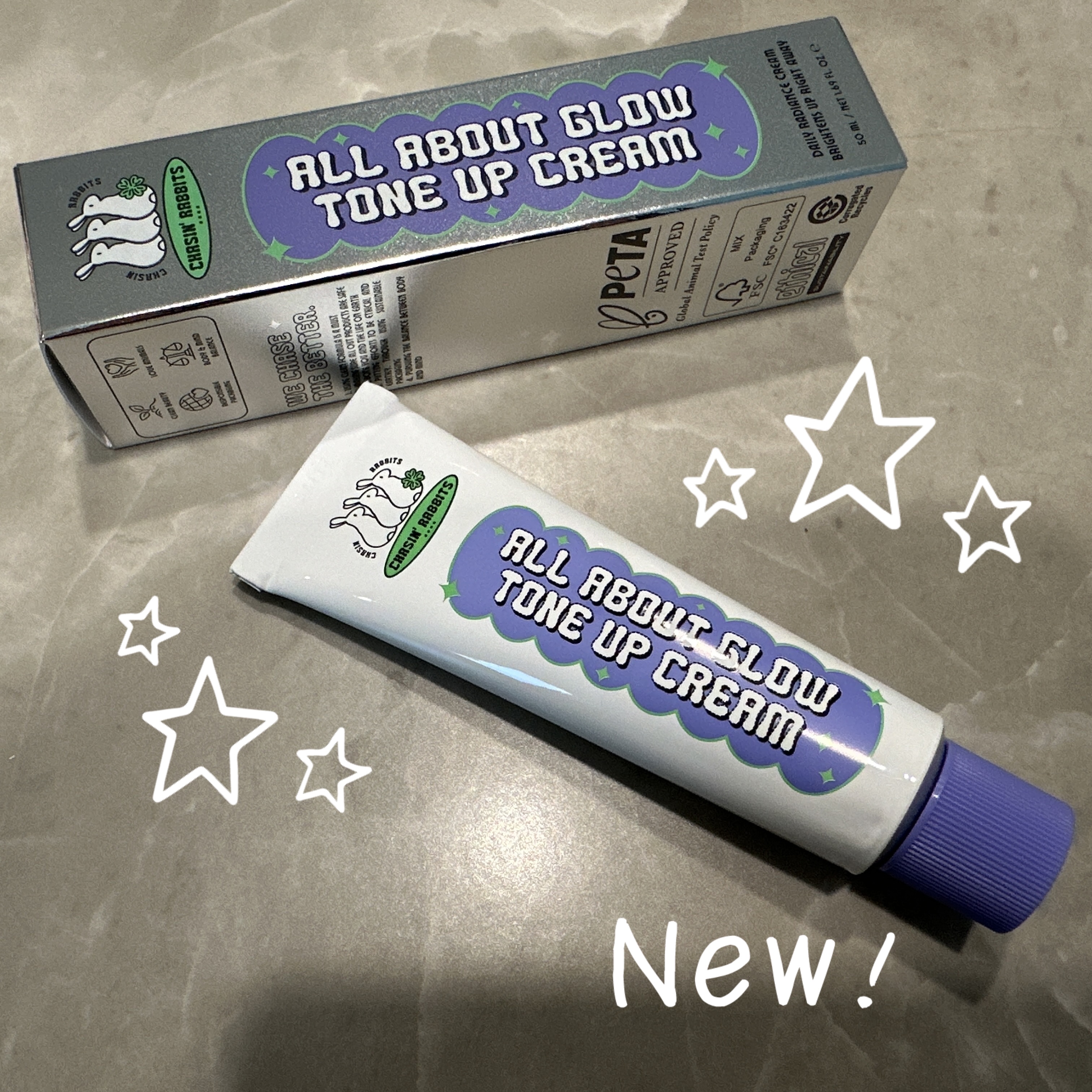 CHASIN'RABBITSのオールアバウトグロウトーンアップクリームを使ってみました❤️

緩めのクリームタイプで、伸びがすごい👍

白めのクリームだけど、伸ばすとくすみを消してくれて一段トーンアップ🌈　下地としても使える✨
ひんやり