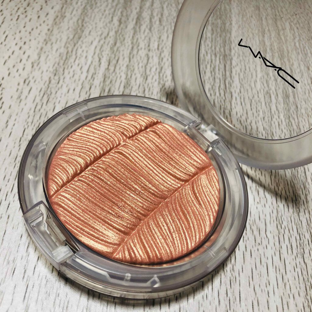 エクストラ ディメンション スキンフィニッシュ ホット ダム オワゼル ダビニョン/M・A・C/プレストパウダーを使ったクチコミ（2枚目）