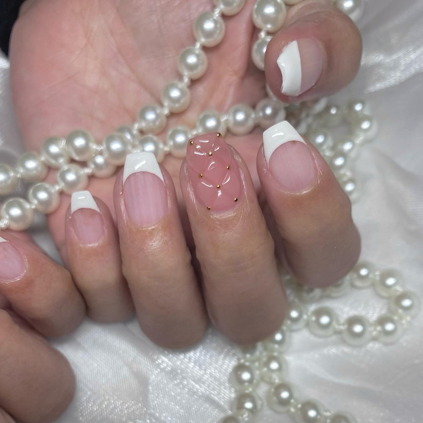 kanna on LIPS 「・・・𝔽𝕣𝕖𝕟𝕔𝕙×𝕢𝕦𝕚𝕝𝕥𝕚𝕟𝕘🤍🩷王道白フレンチにちゅ..」(3枚目)