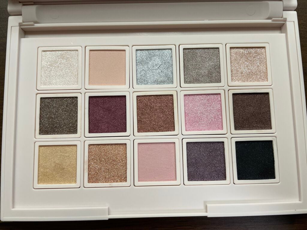 EMI on LIPS 「..ローラメルシエのクリスマスコフレ🌿アイシャドウパレット..」(3枚目)