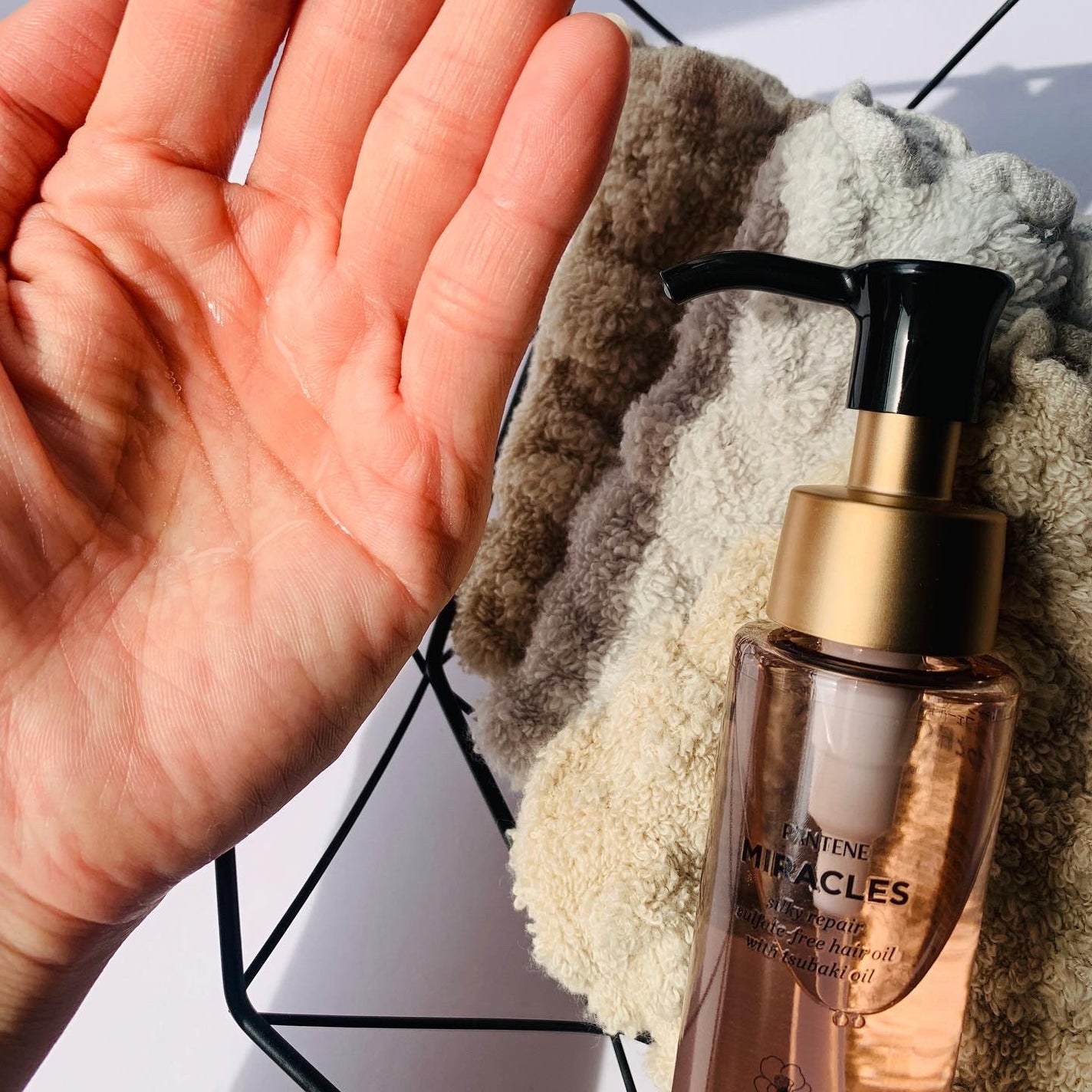 ミラクルズ シルキーリペア 洗い流さないトリートメント/パンテーン/ヘアオイルを使ったクチコミ(2枚目)