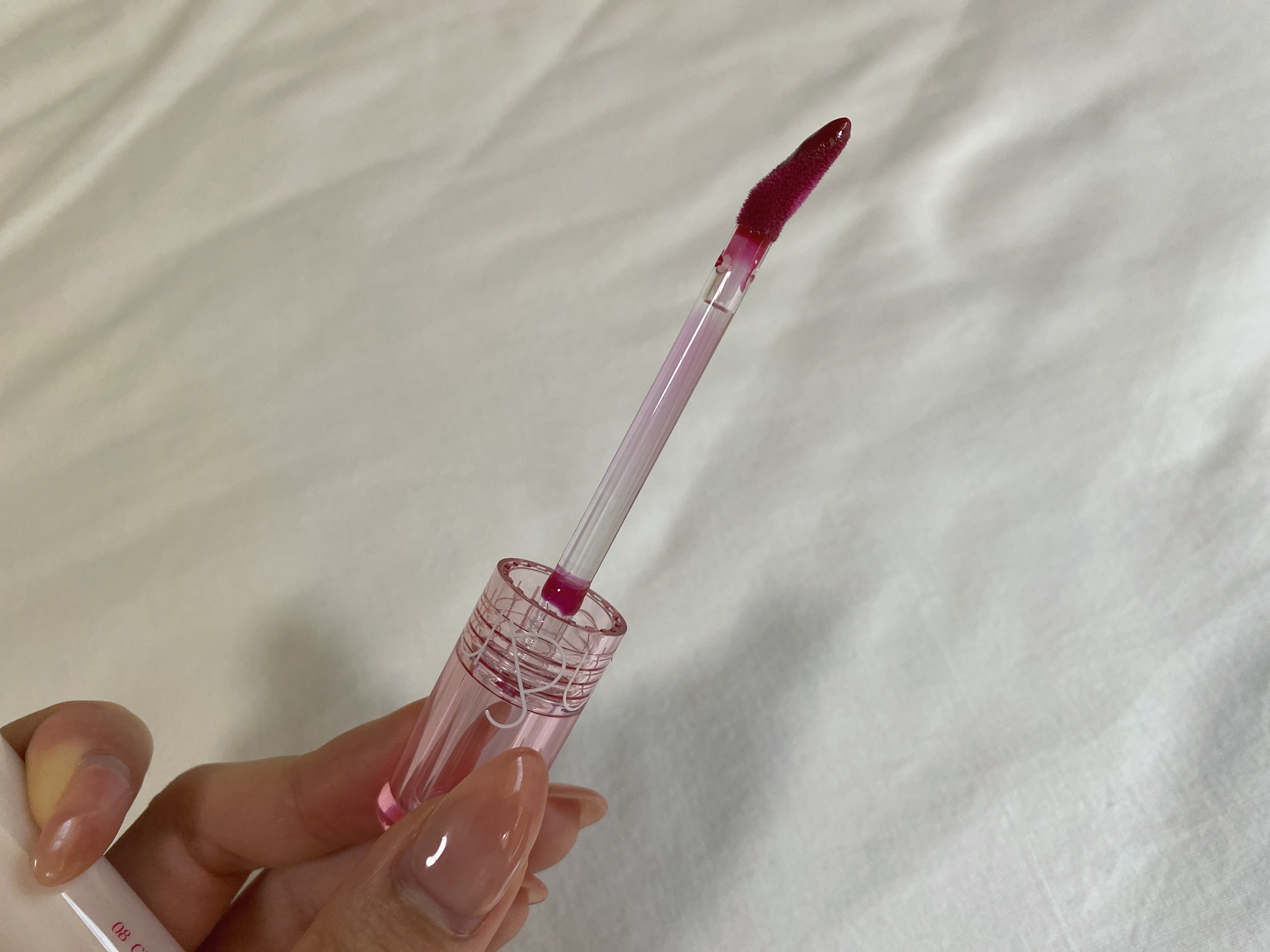 グラスティングカラーグロス 08 チェリーアップ(CHERRY UP)/rom&nd/リップグロスを使ったクチコミ（2枚目）