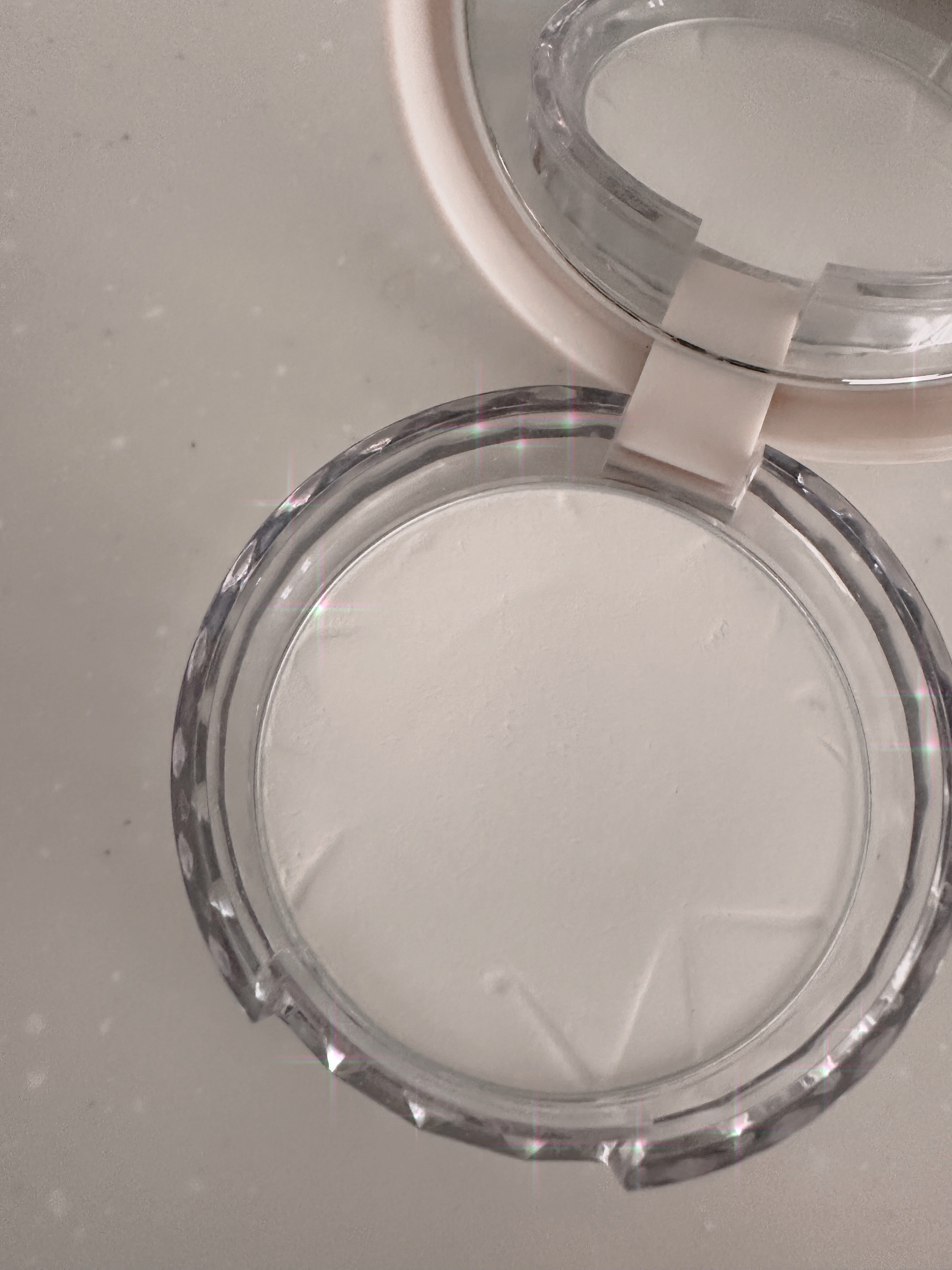 UVクリアフェイスパウダー/CEZANNE/プレストパウダーを使ったクチコミ（1枚目）