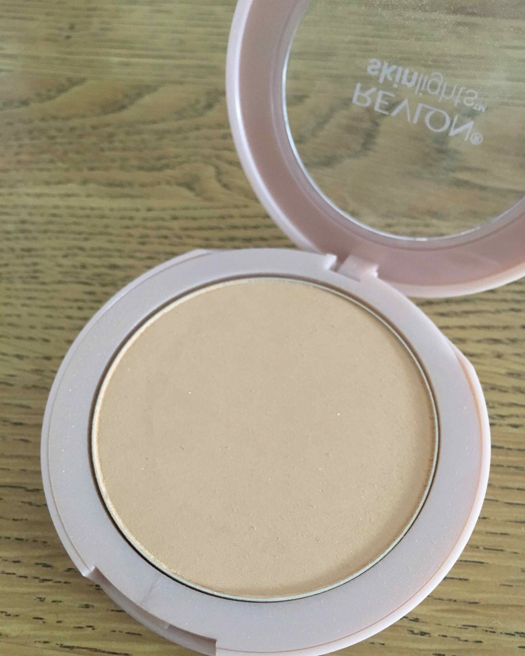 スキンライト プレスト パウダー/REVLON/プレストパウダーを使ったクチコミ(3枚目)