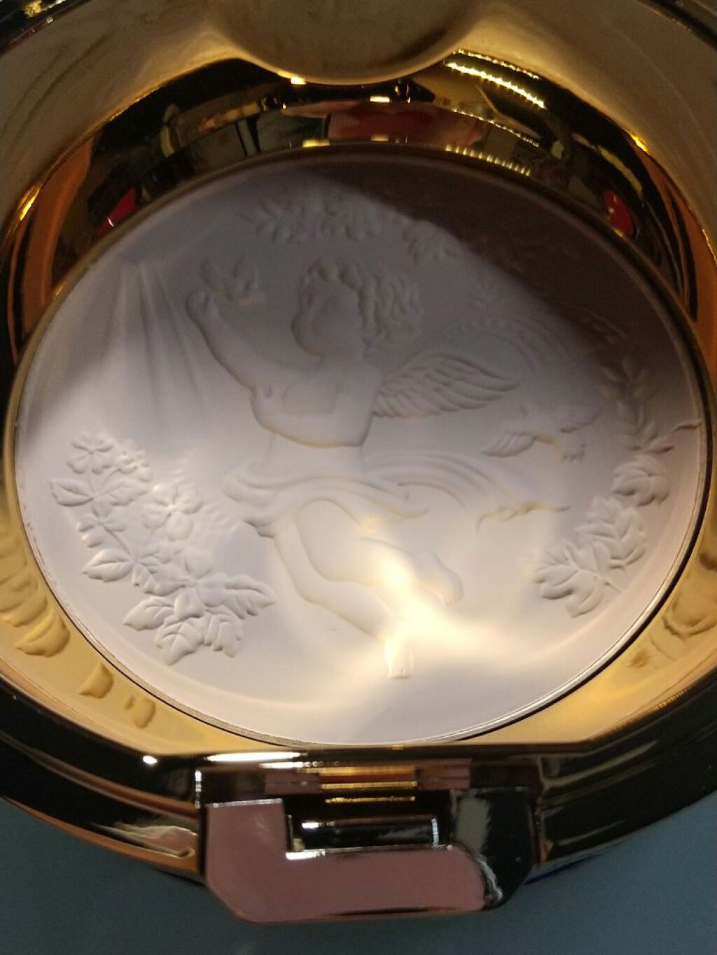 フェースアップパウダー ２０２２/ミラノコレクション/プレストパウダーを使ったクチコミ（2枚目）