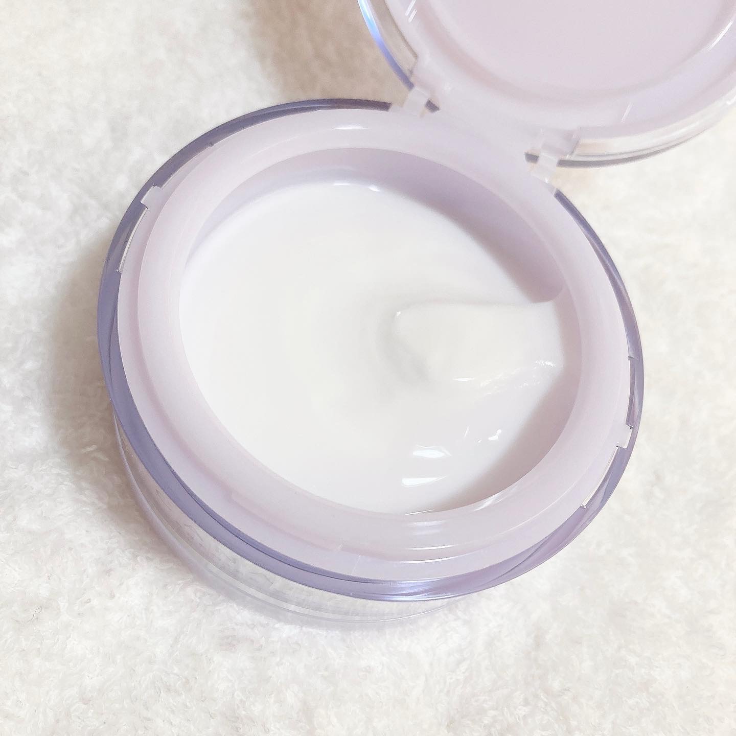 CANADEL プレミアホワイト オールインワンのクチコミ「カナデル プレミアホワイト

シミ生成の根源にアプローチ！
カナデルの美白※1タイプのオールイ.....」（2枚目）