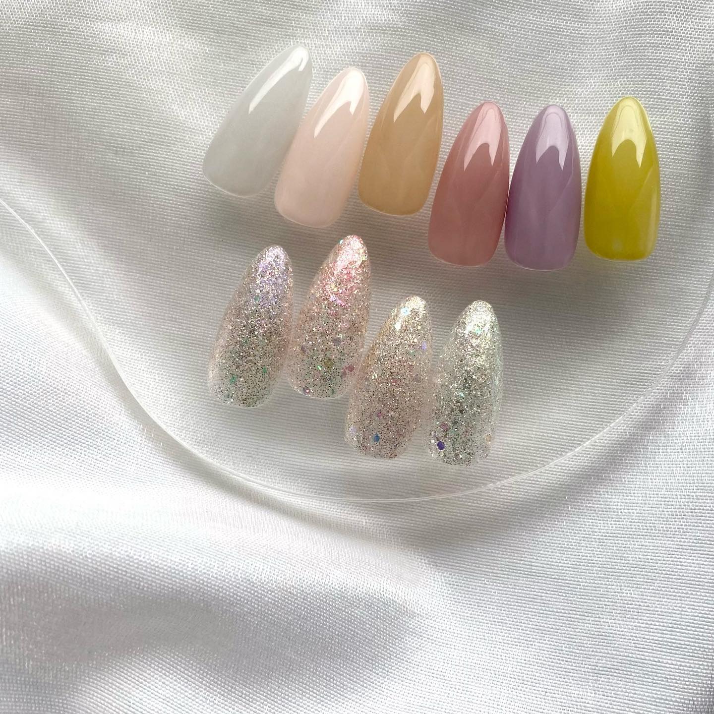 #シアーネイル,#グリッターネイル,#春ネイル,#ベージュネイル,#ジェルネイル,#シンプルネイル,#フラワーネイル,#くすみネイル,#女子ネイル,#上品ネイルのネイルデザイン