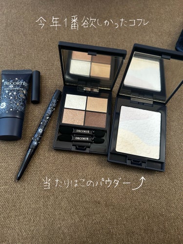 DECORTÉ
ウィンターダズル コレクション

です。
私はこーゆーポーチが付いた、
お得感があるホリデイが大好きなんだけど、
最近は、減ってきたけど、
デコルテは今年も素敵なコフレ来ました✨
例年通