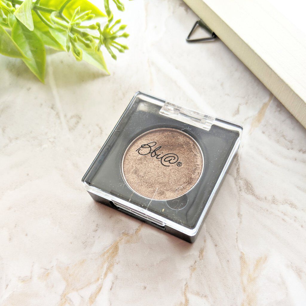 EGLIPS ピアープラッシュシャドウのクチコミ「しっくりくるブラウンのアイシャドウ♪
指で伸ばしてもキレイにキマるし、肌の色に合ってるのかも♪.....」（1枚目）