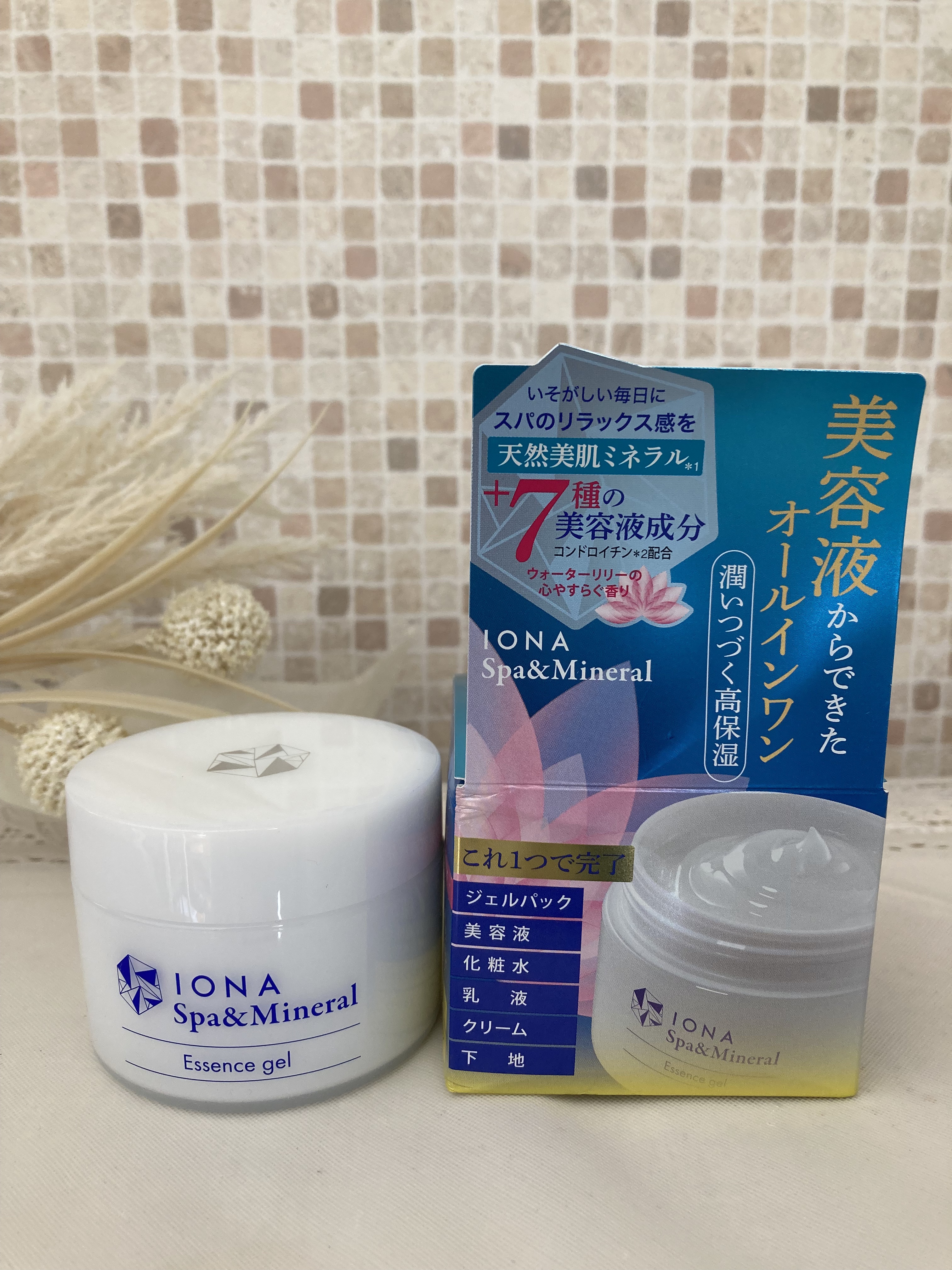 うるおい満ちる
オールインワン美容液ジェル😊✨

@ionaspaandmineral_officia様の
イオナスパ＆ミネラル エッセンス ジェル ☺️✨

忙しい日の味方、オールインワン🥺💕

こちらは一個でしっとり、もちもち肌に