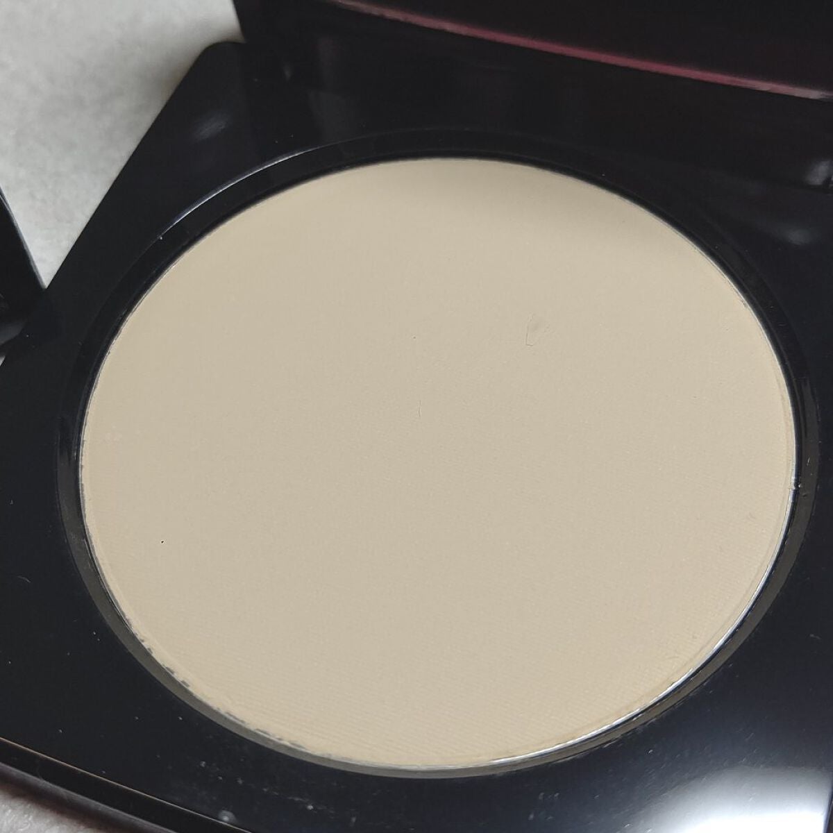 シアーフィニッシュ プレストパウダー/BOBBI BROWN/プレストパウダーを使ったクチコミ(5枚目)