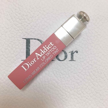 Diorアディクトリップティント351 ナチュラルヌード
色が可愛い！ティントタイプだから色持ちはいいけど塗り直しは必要！唇にピタッと色がつくところはいい！