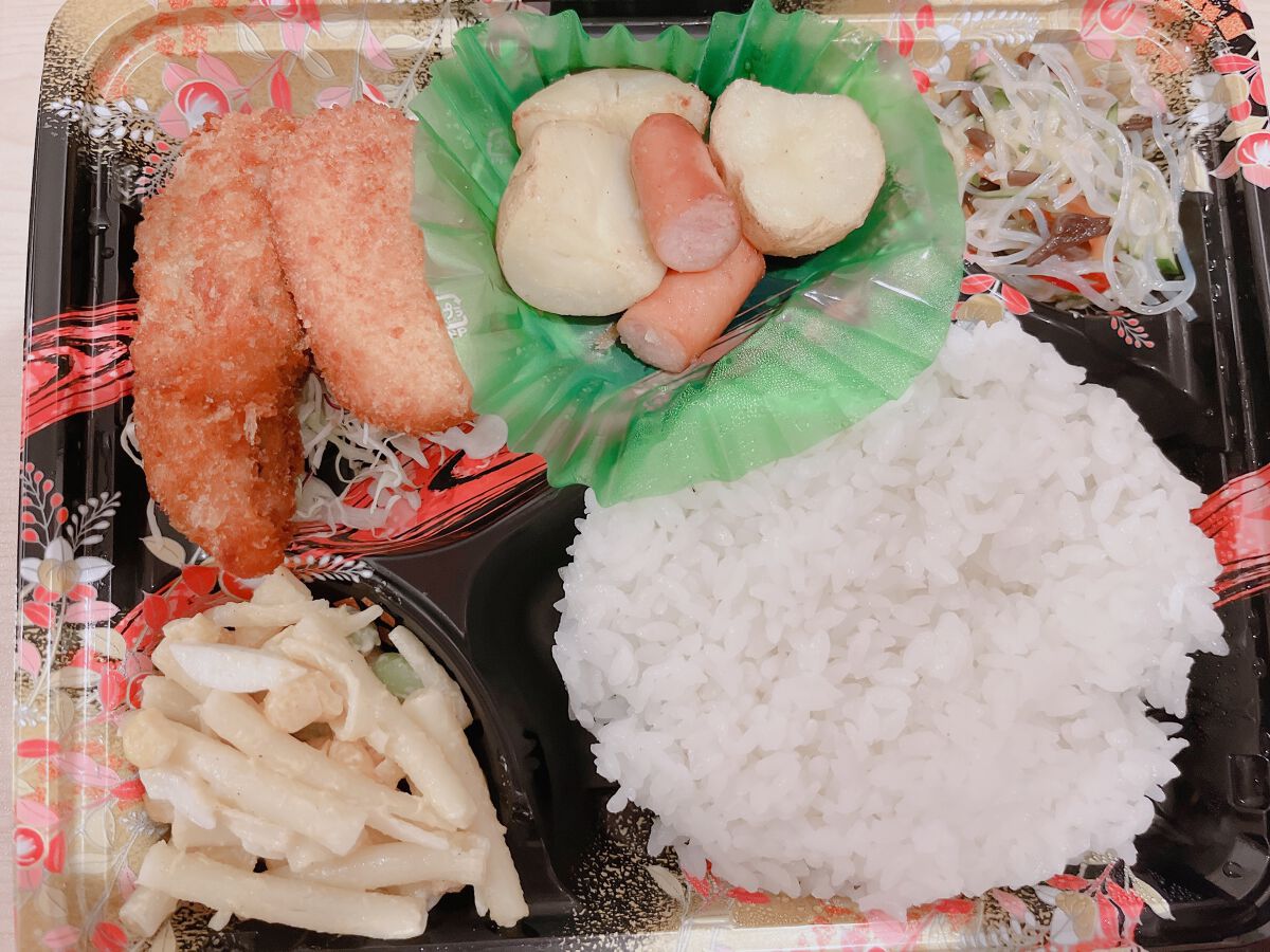 ももちわぁ♡ふぉろば100だよ on LIPS 「今日でホテル療養が終わりになりました!!そこで朝、昼、晩お弁当..」(4枚目)