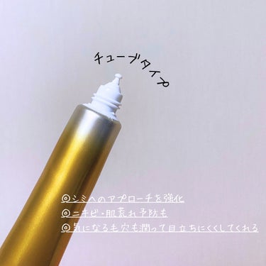 メラノCC
薬用しみ集中対策 プレミアム美容液
20mL / ¥1,628円 (税込)

＿＿＿＿＿＿＿＿＿＿＿＿＿＿＿

こちらは皮脂や毛穴・ニキビ跡もケアしたい方におすすめです💁 
3種のビタミンC誘導体配合！皮脂を抑える成分のほか、ニキビ跡・目立つ毛穴にうるおい成分も配合されています🥹✨

美容液としてプチプラな上、4〜6ヶ月くらい保つのでコスパもいいです◎

黄色いとろっとしたオイル様のテクスチャー。
シミや毛穴、ニキビ跡の効果に関しては他のビタミンCにしても劇的な変化はないので、継続的に塗布して期待するしかないかなと思っています☺️

スキンケアの順番は、美容導入液→化粧水→『ミラノCC美容液』→乳液→保湿液
なので肌荒れや肌の乾燥が強い日も敏感肌ですが特に刺激はなかったです☺️ 少量で伸びるでつけ過ぎはべたべたになるので注意⚠️

＿＿＿＿＿＿＿＿＿＿＿＿＿＿＿

他の投稿はこちら → @monako_cosme
コスメや美容、ファッションの情報について発信しています♡

#ロート製薬  #メラノcc 
#薬用しみ集中対策 プレミアム美容液
#ニキビ跡  #しみ　#ニキビ
#美容液  #毛穴ケア #肌荒れ
#正直レビューの画像 その2