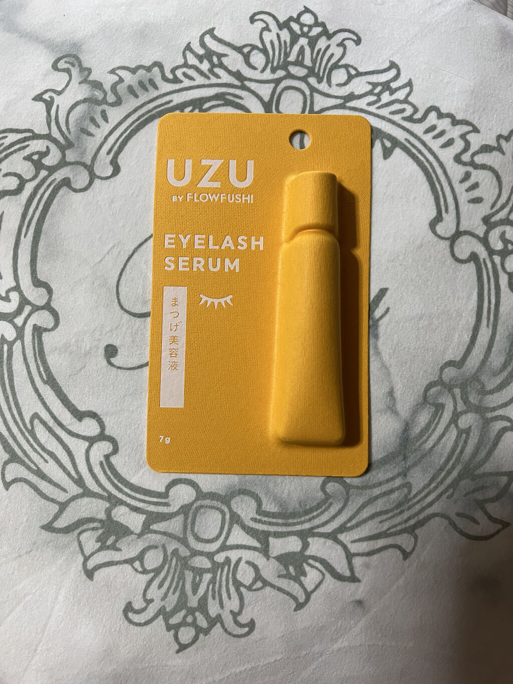 UZU まつげ美容液 まつげ・目もと美容液Amazonで購入しました✨
容器が固くて出しにくくなるから残念な感じです💦
ジェル系やし指でまぶたと毛に塗るだけでケアが出来るかなぁ〜
目が染みる事もないのとベタつきにくいし広げやすくて使用する