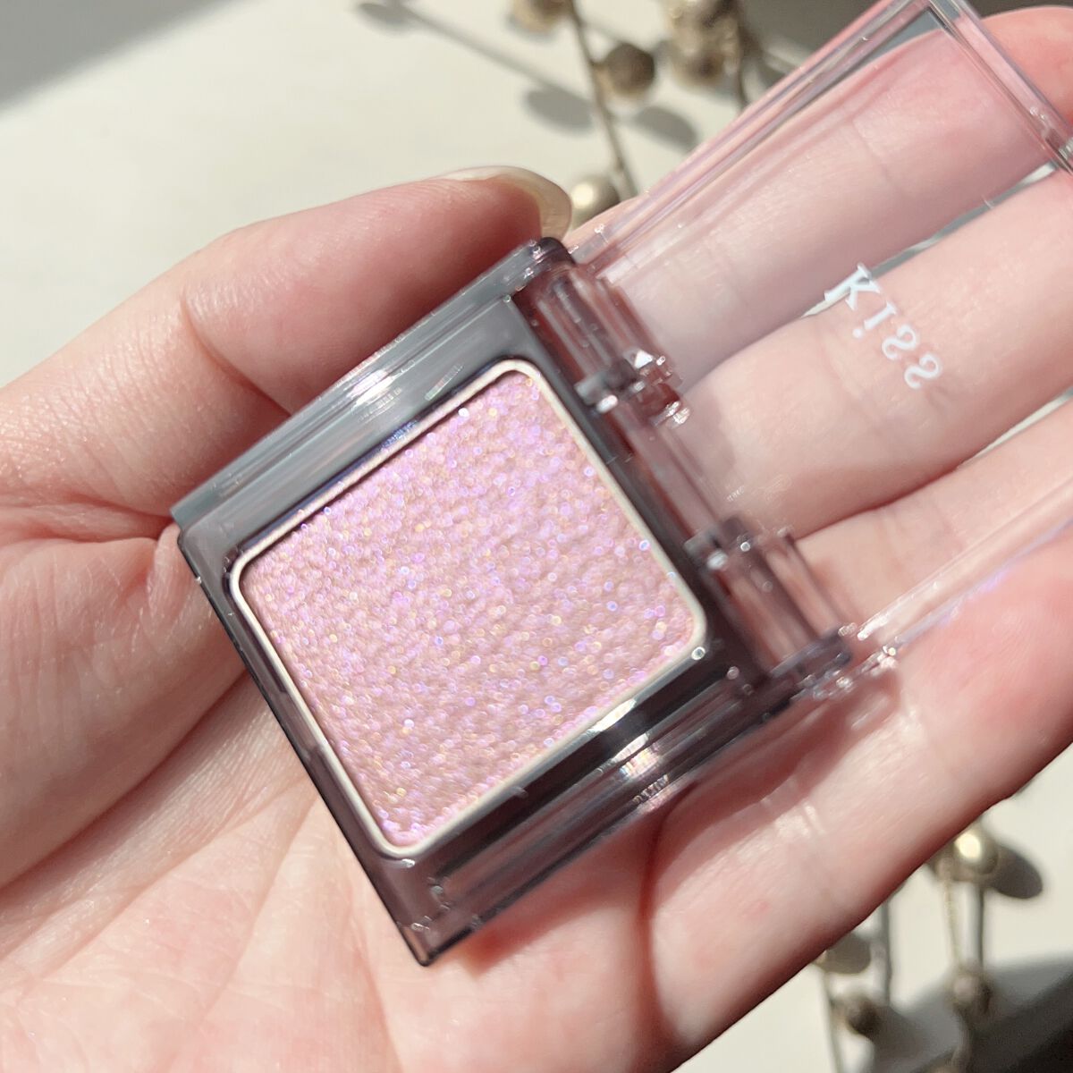  シアー グリッターアイズ  53 ドレスコード(DRESS CODE)/KiSS/単色アイシャドウを使ったクチコミ（3枚目）