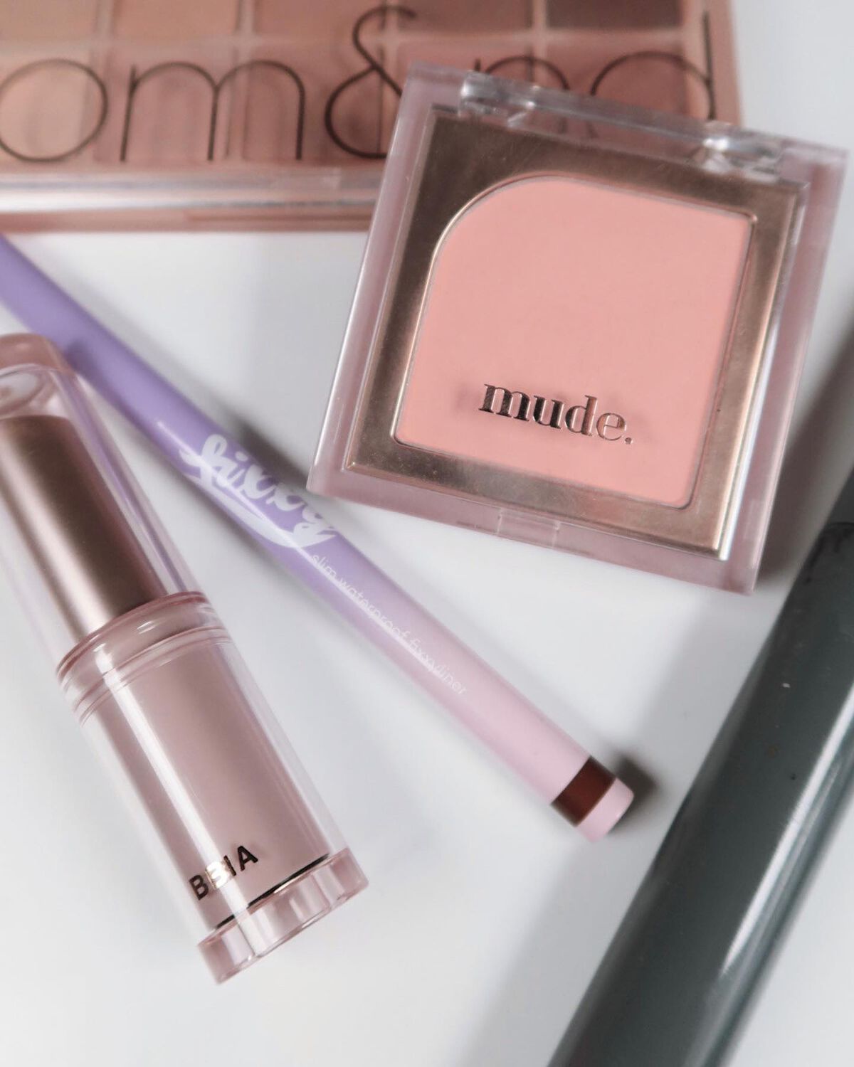 フラッターブラッシャー 03 メリーミューズ/mude./パウダーチークを使ったクチコミ（3枚目）