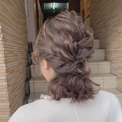 hibiai on LIPS 「.結婚式ヘアアレンジ♡編み下ろし、ハーフアップver.です😊✨..」(5枚目)