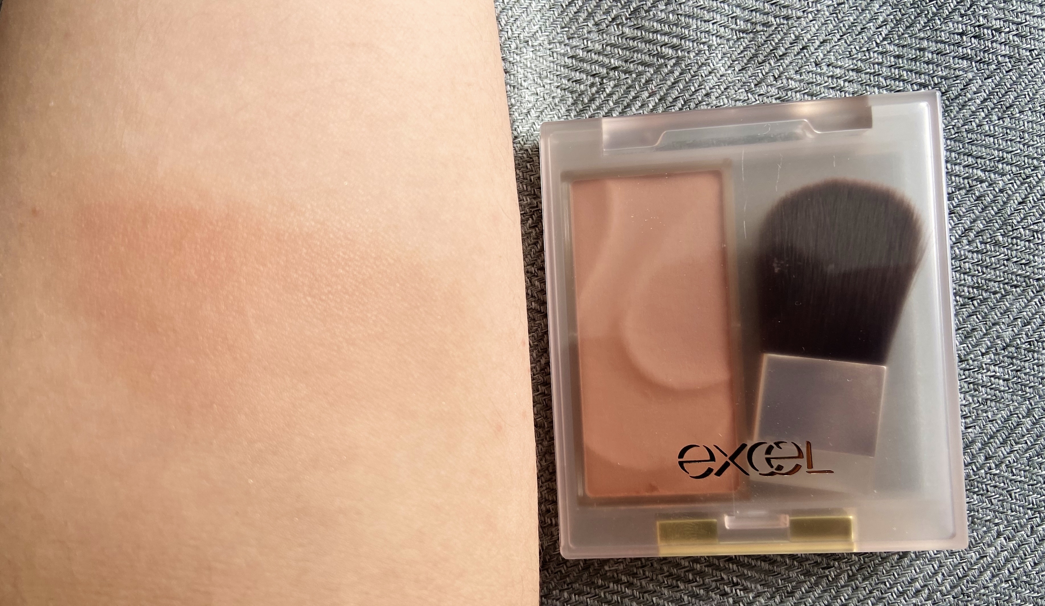 シームレストーン ブラッシュ/excel/パウダーチーク by 翠