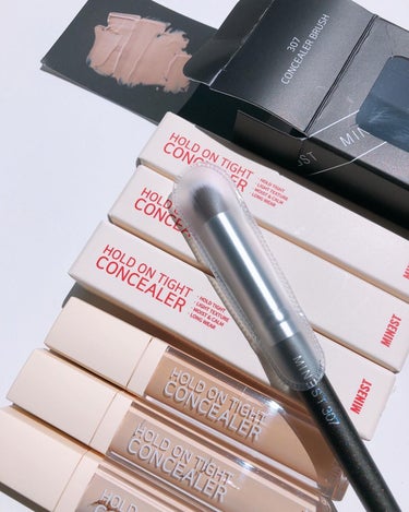 MINEST
Hold On Tight Concealer

MINESTは
グリッターの天才コスメブランド アンリシア、
敏感肌やトラブル肌のためのスキンケアブランド 
リデュアの姉妹ブランドです。