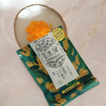 ゆるりと 金木犀 バスソルトのクチコミ「金木犀 バスソルト😊
パッケージがかわいかったので思わず購入してしまいました🥰
中身は大き.....」(2枚目)