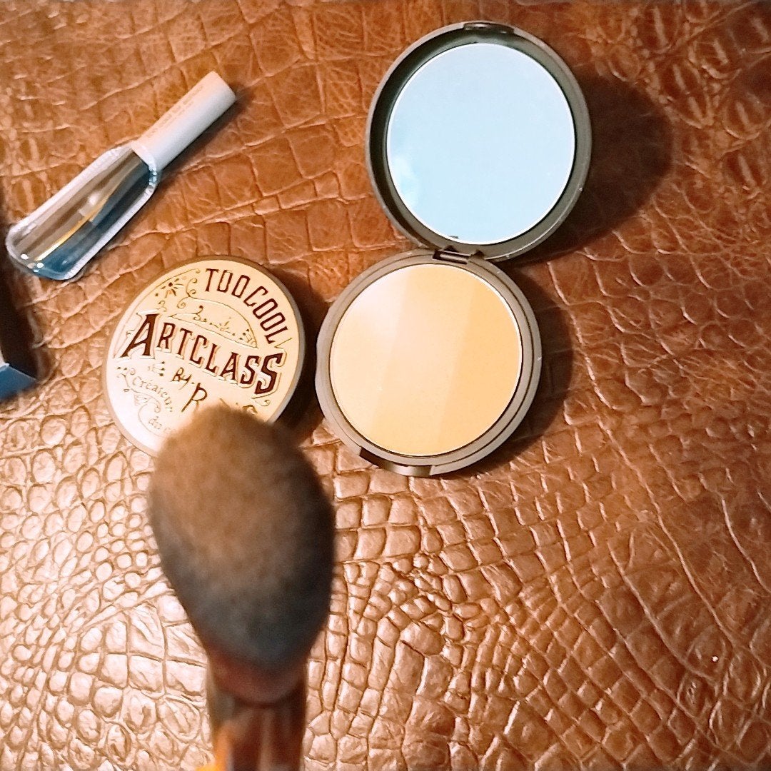 mcgroupakiko on LIPS 「これだけは忘れられないというコスメは、ポーチのあちこちにin😘..」(6枚目)