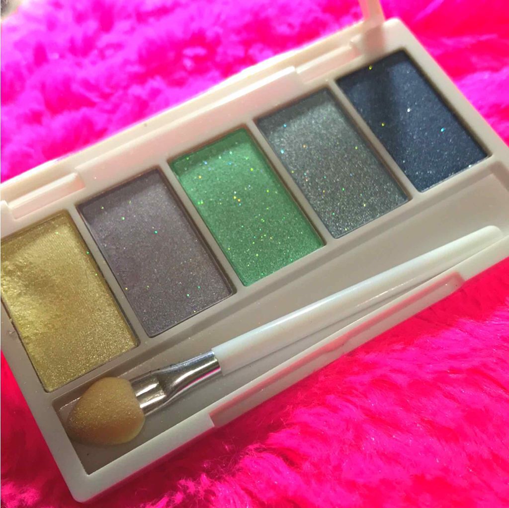 エルファーグリッターアイシャドウ/DAISO/アイシャドウパレットを使ったクチコミ(1枚目)