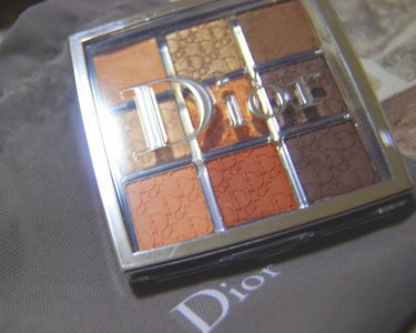 

【Dior バックステージ アイパレット 001 ウォーム】

さすがDior様々🙇🏻‍♀️💕としか言いようのない商品！

発色が良く綺麗でプチプラにはない絶妙な色味を出してくれます！

特に右端の
